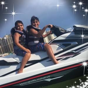 Meet your Posher, Lesly